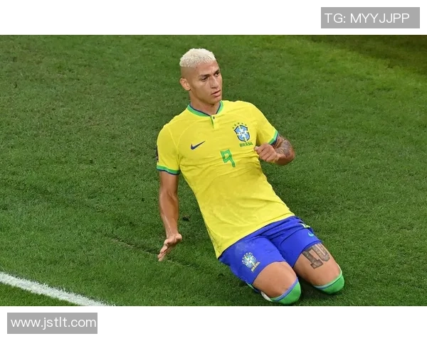 球场英雄瞬间捕捉：足球球星身穿球衣的魅力与风采