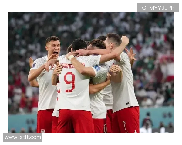 足球巨星亲临赛场指挥风云瞬间 展现领袖气质与战术智慧